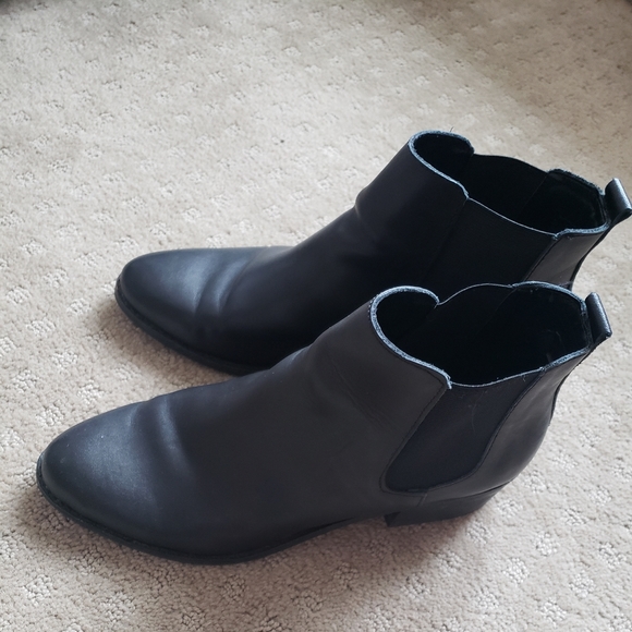 Steve Madden Leather Bootie - Picture 2 of 3